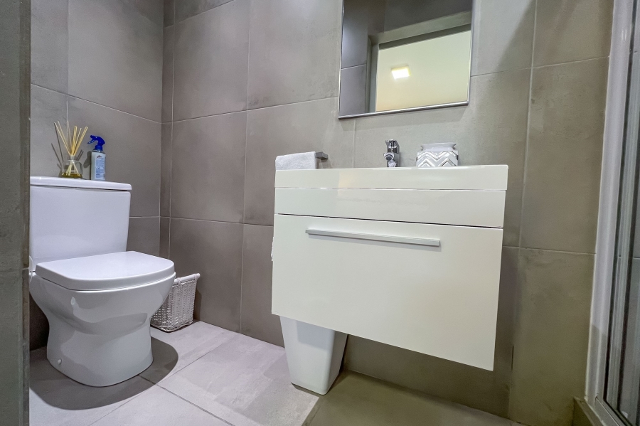 1 Bedroom Property for Sale in Beachfront Western Cape